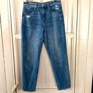 American Eagle- Med Denim Mom Jeans - Size 6